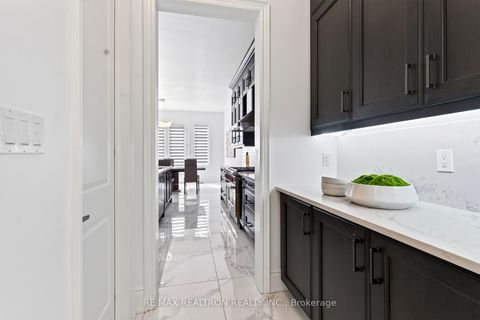 Photo 8 at 209 Hillsview Drive, Observatory, Richmond Hill