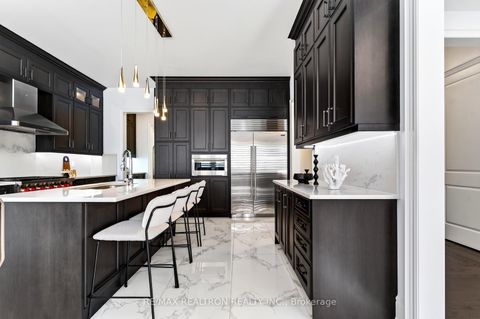 Photo 11 at 209 Hillsview Drive, Observatory, Richmond Hill