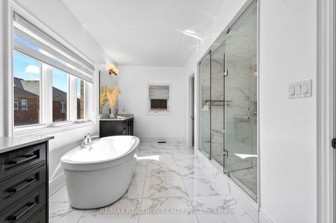 Photo 23 at 209 Hillsview Drive, Observatory, Richmond Hill