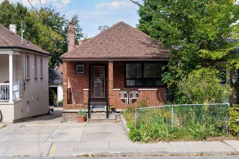 Photo 3 at 16 Rochdale Avenue, Fairbank, Toronto