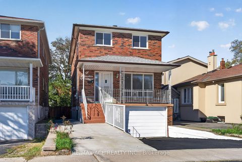 Photo 2 at 4 Linden Avenue, Kennedy Park, Toronto
