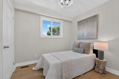 Photo 31 at 4 Linden Avenue, Kennedy Park, Toronto