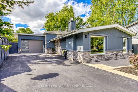 Photo 2 at 6 Millview Court, Clairville, Toronto