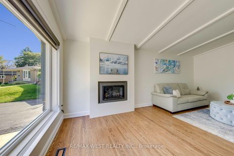 Photo 10 at 6 Millview Court, Clairville, Toronto