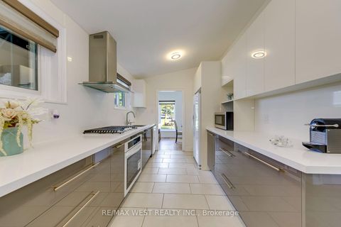 Photo 17 at 6 Millview Court, Clairville, Toronto