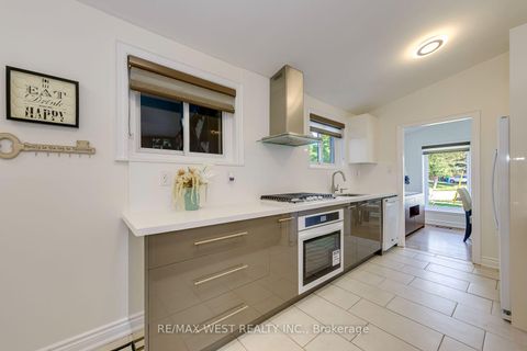Photo 18 at 6 Millview Court, Clairville, Toronto