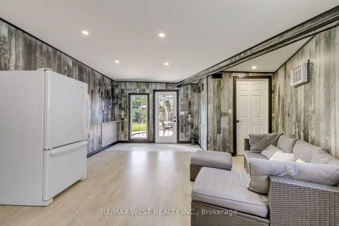 Photo 24 at 6 Millview Court, Clairville, Toronto