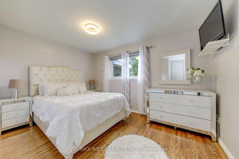 Photo 28 at 6 Millview Court, Clairville, Toronto