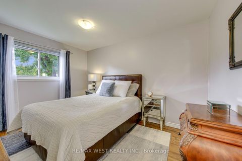Photo 31 at 6 Millview Court, Clairville, Toronto