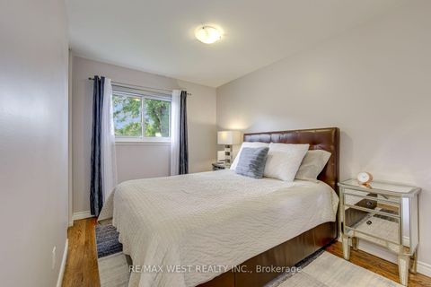 Photo 32 at 6 Millview Court, Clairville, Toronto