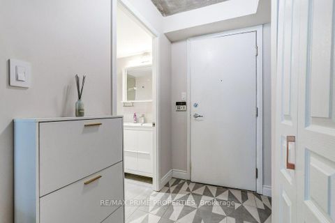Photo 4 at 1009 - 323 Richmond Street, Moss Park, Toronto