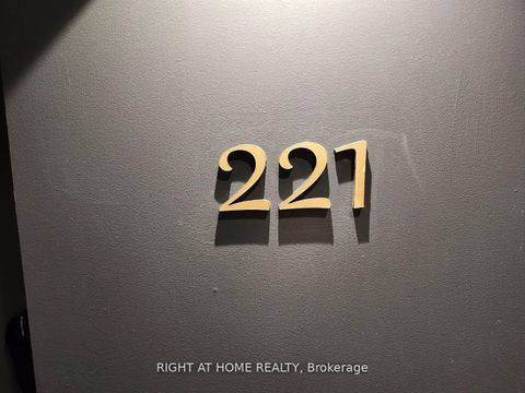 Photo 1 at 221 - 543 Richmond Street W, Waterfront Communities C1, Toronto