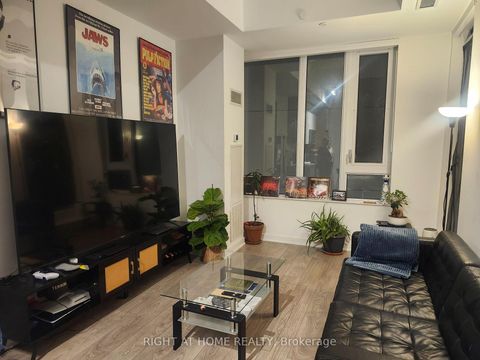 Photo 3 at 221 - 543 Richmond Street W, Waterfront Communities C1, Toronto