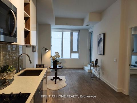 Photo 4 at 221 - 543 Richmond Street W, Waterfront Communities C1, Toronto
