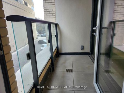 Photo 10 at 221 - 543 Richmond Street W, Waterfront Communities C1, Toronto
