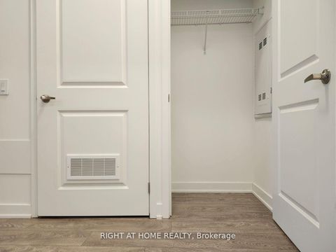 Photo 11 at 221 - 543 Richmond Street W, Waterfront Communities C1, Toronto