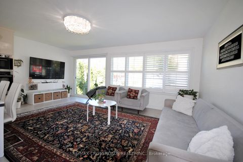 Photo 1 at 25 Arbutus Crescent, Dorset Park, Toronto