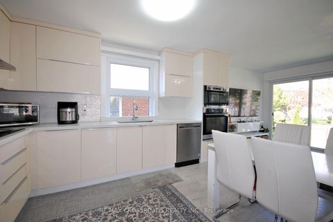 Photo 2 at 25 Arbutus Crescent, Dorset Park, Toronto