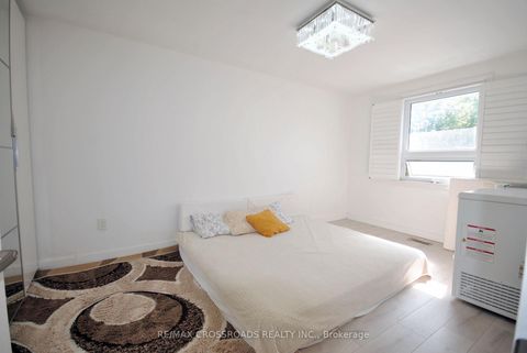 Photo 6 at 25 Arbutus Crescent, Dorset Park, Toronto