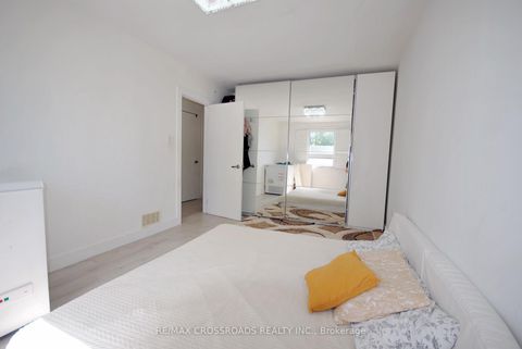 Photo 7 at 25 Arbutus Crescent, Dorset Park, Toronto