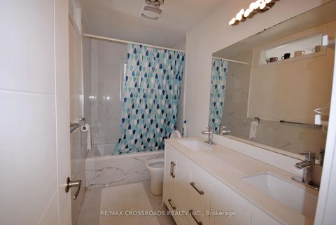 Photo 10 at 25 Arbutus Crescent, Dorset Park, Toronto