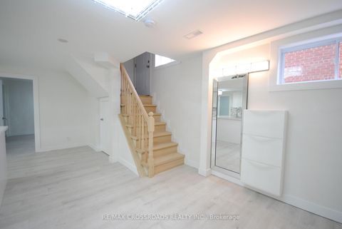Photo 11 at 25 Arbutus Crescent, Dorset Park, Toronto