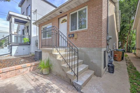 Photo 2 at 243 Coleridge Avenue, Lumsden, Toronto