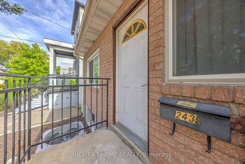 Photo 3 at 243 Coleridge Avenue, Lumsden, Toronto