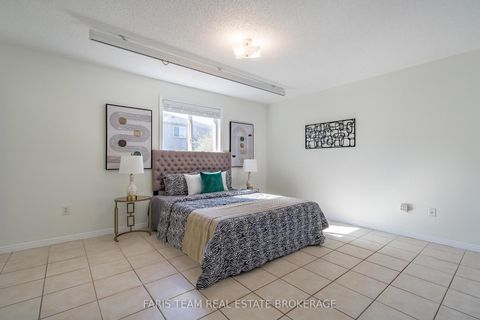 Photo 13 at 41 Irene Drive, Painswick South, Barrie