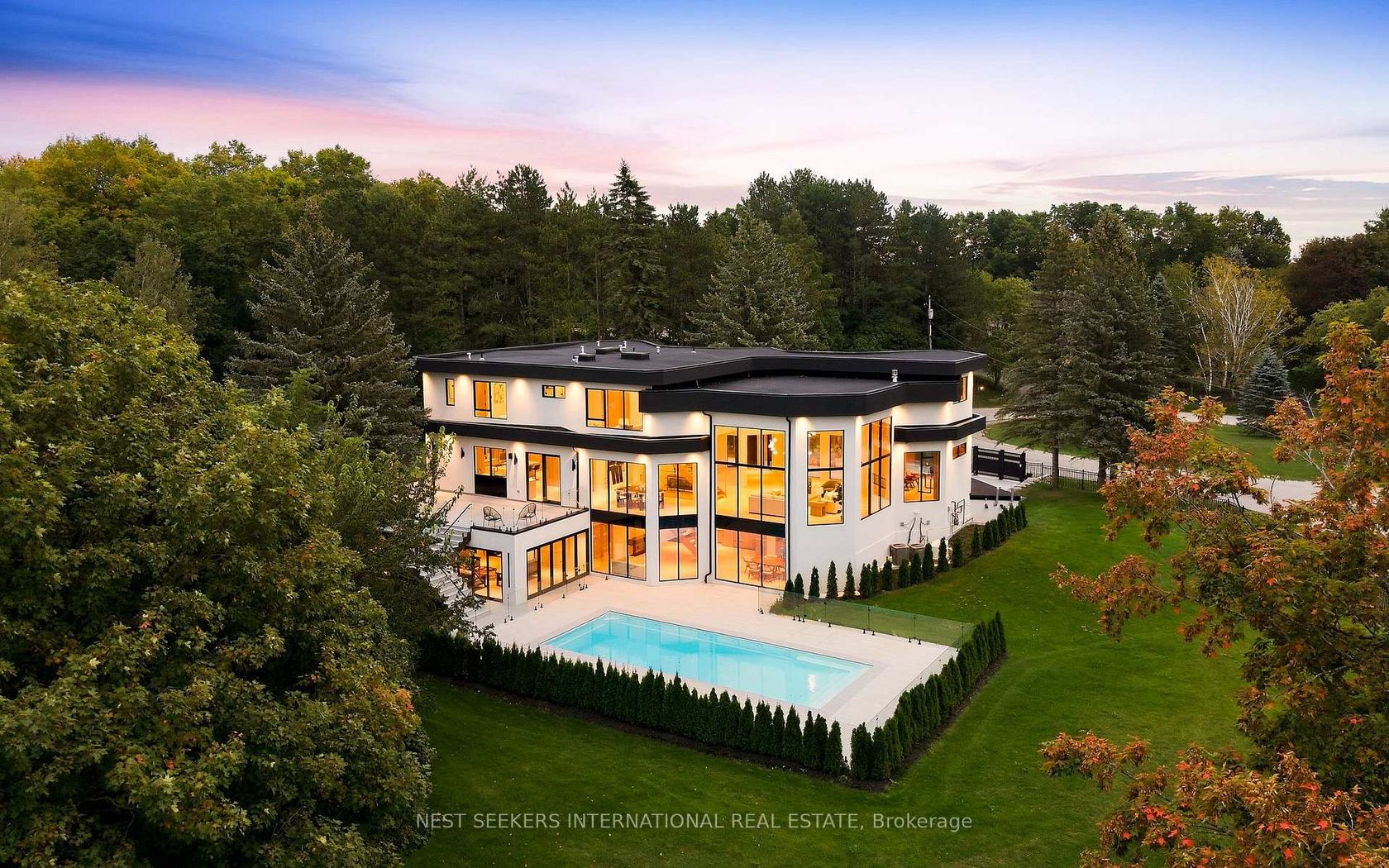 2 Champlain Crescent, King City, King photo number 2