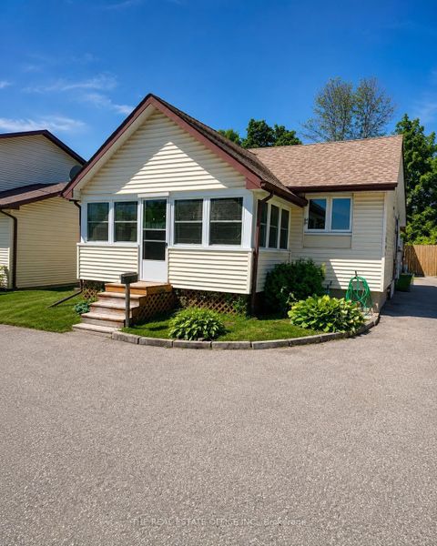 Photo 1 at 265 Pasadena Drive, Keswick South, Georgina