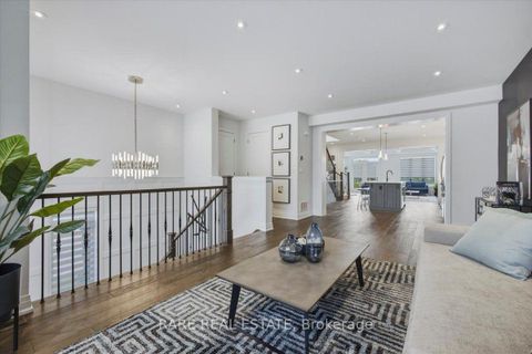 Photo 3 at 89 William Durie Way, Newtonbrook West, Toronto