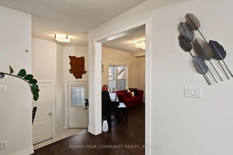 Photo 2 at 21 English Oak Drive, Oak Ridges, Richmond Hill