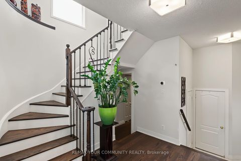 Photo 3 at 21 English Oak Drive, Oak Ridges, Richmond Hill