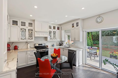 Photo 7 at 21 English Oak Drive, Oak Ridges, Richmond Hill
