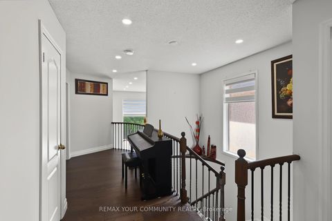 Photo 10 at 21 English Oak Drive, Oak Ridges, Richmond Hill
