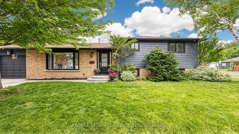 Photo 2 at 112 Coronation Drive, West Hill, Toronto