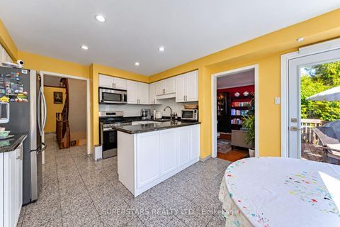 Photo 11 at 109 Heathwood Heights Drive, Hills of St Andrew, Aurora