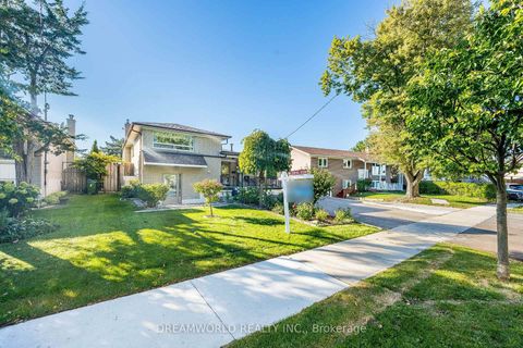 Photo 2 at 58 Candlewood Crescent, York University Heights, Toronto