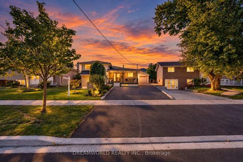 Photo 3 at 58 Candlewood Crescent, York University Heights, Toronto