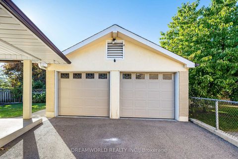 Photo 7 at 58 Candlewood Crescent, York University Heights, Toronto