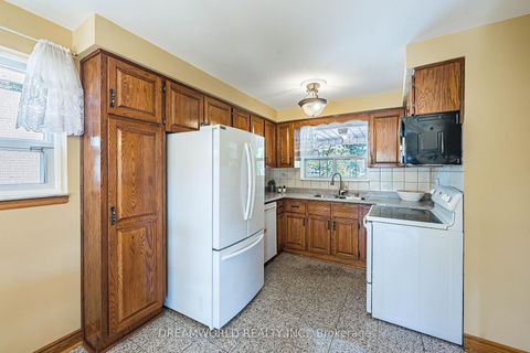 Photo 21 at 58 Candlewood Crescent, York University Heights, Toronto
