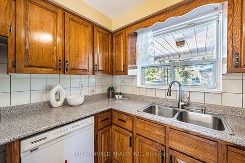 Photo 23 at 58 Candlewood Crescent, York University Heights, Toronto