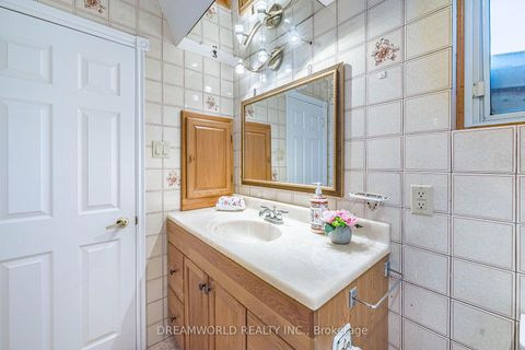 Photo 33 at 58 Candlewood Crescent, York University Heights, Toronto