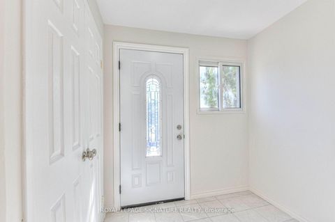 Photo 2 at 132 Valdor Drive, Agincourt North, Toronto