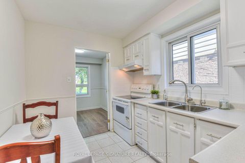 Photo 17 at 132 Valdor Drive, Agincourt North, Toronto