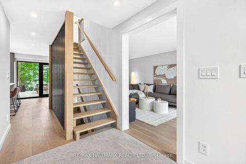 Photo 2 at 225 Catalina Drive, Guildwood, Toronto