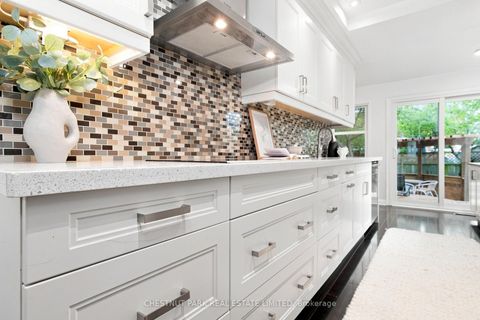 Photo 7 at 127 Durie Street, Swansea, Toronto