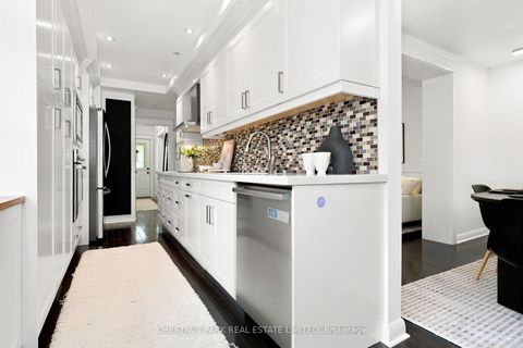 Photo 9 at 127 Durie Street, Swansea, Toronto