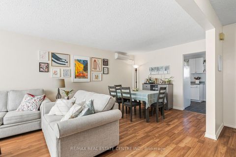Photo 10 at 15 - 33 Celeste Drive, West Hill, Toronto